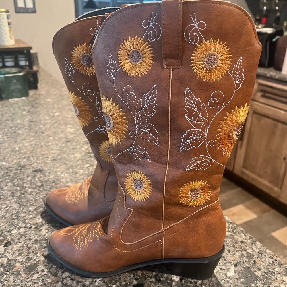 Shein Flower Cowboy Boots - Picture 4 of 6